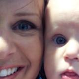 mom & daughter blue eye 