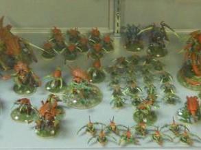 A couple O Tyranids behind glass! A couple O Tyranids behind glass!