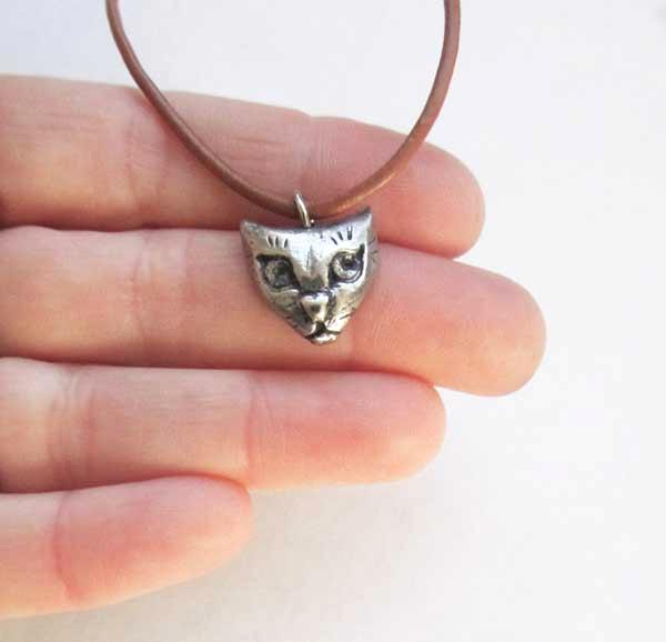 Little Cat face charm pendant cat necklace jewelry on leather