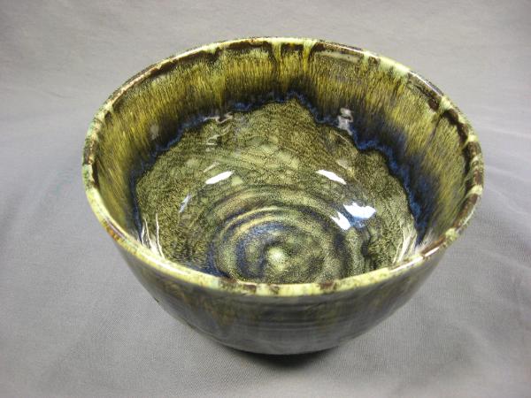 111119.J Bowl with "Stained Glass" Pattern Inside