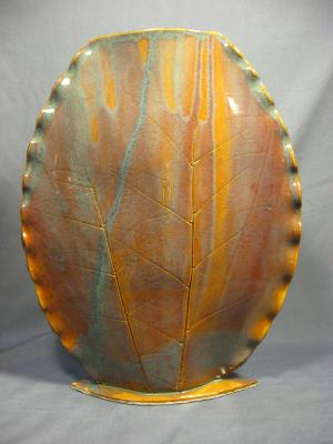 100830.F Large Flat Vase with Leaf Design