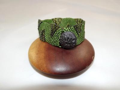 B-107 green woven bracelet w/wave pattern B-107 green woven bracelet w/wave pattern