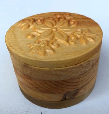 Round box with flower lid