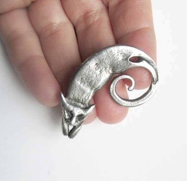 Cat brooch / cat pin cast in pewter from an original design