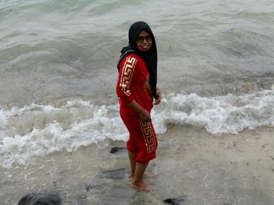 Yuli with her feet in the Java Sea Yuli with her feet in the Java Sea