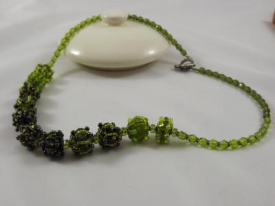 N-38 Shades of Olive Green Beaded Bead Necklace N-38 Shades of Olive Green Beaded Bead Necklace