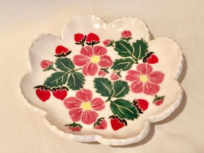 Pink and Strawberry Scalloped Plate Pink and Strawberry Scalloped Plate