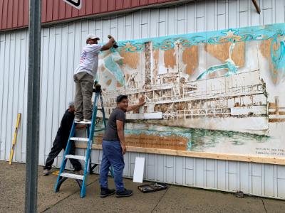 Mural "River Queen" - hanging