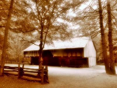 Cades Cove, TN    Cantilever Barn in the Great Smoky Mountain National Park