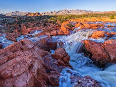 Gunlock Falls and Braver Dam Mountains Gunlock Falls and Braver Dam Mountains
