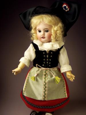 Costume d' Alsacienne 1915 Costume d' Alsacienne 1915