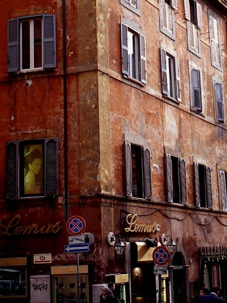 Red building,Rome