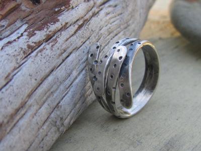*SOLD OUT* Sterling silver ring "Rain Hug" *SOLD OUT* Sterling silver ring "Rain Hug"