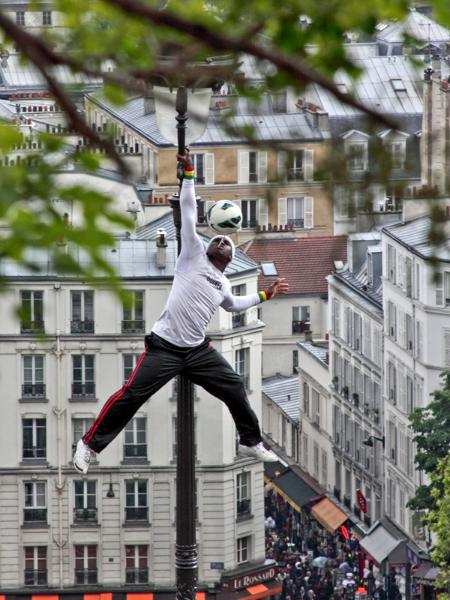 Street Performer - Montmartre