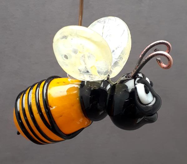 #04222204 Bee hanging 2.5''HX4.25''LX2.5''W $125.00