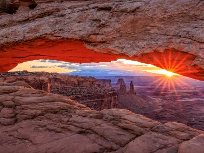 Mesa Arch Sunburst and Bounce Light Glow Mesa Arch Sunburst and Bounce Light Glow