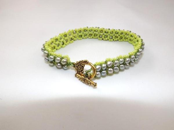 B-25 lime green freshwater pearl bracelet