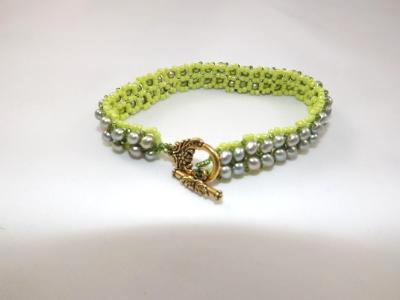 B-25 lime green freshwater pearl bracelet B-25 lime green freshwater pearl bracelet