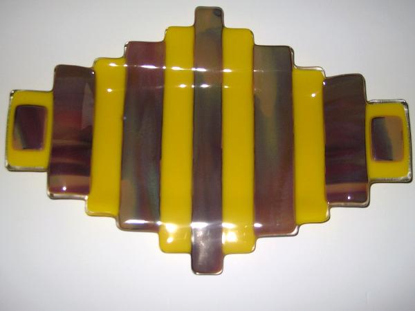 Graduated yellow platter