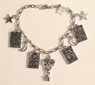 Tarot cards with Dragon bracelet Tarot cards with Dragon bracelet