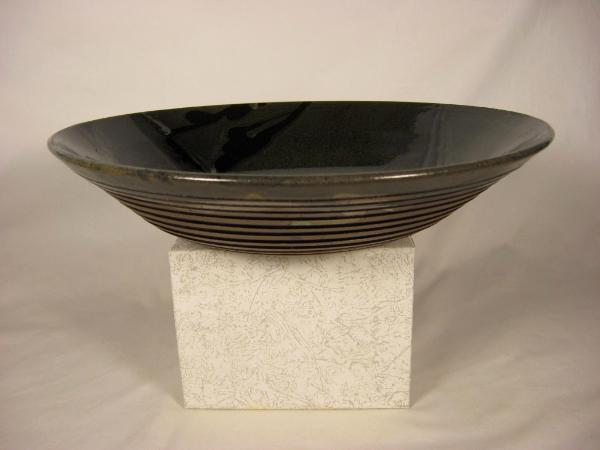 120424.M Shallow Green/Black Bowl with Carved Ridges Outside