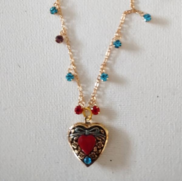 Vintage inspired small heart locket