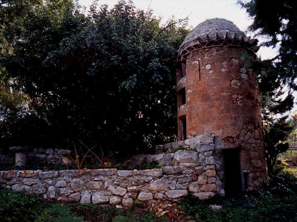 Stone silo or shepherd's hut, Alimena, Sicily