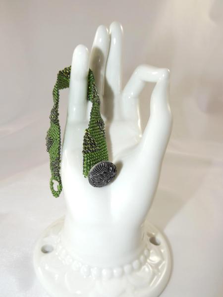 B-107 green woven bracelet w/wave pattern