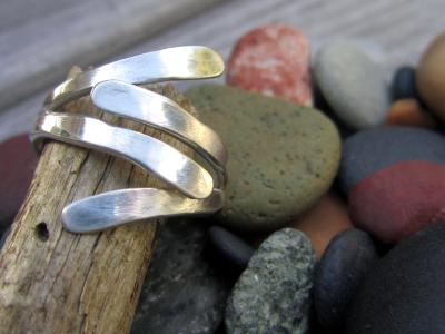 *SOLD OUT* Sterling silver ring "Arms wide open" *SOLD OUT* Sterling silver ring "Arms wide open"