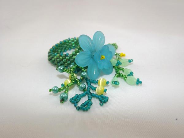 R-15 Green Beaded Ring w/Turquoise Flower