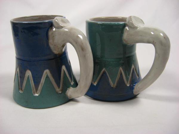 110416.A 110413.B Zig Zag Mugs