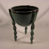110816.A Long-Legged Tri-Footed Vessel