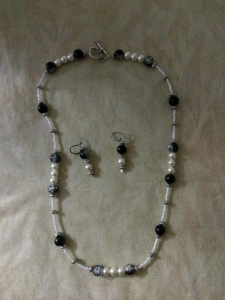 Black and White glass bead set
