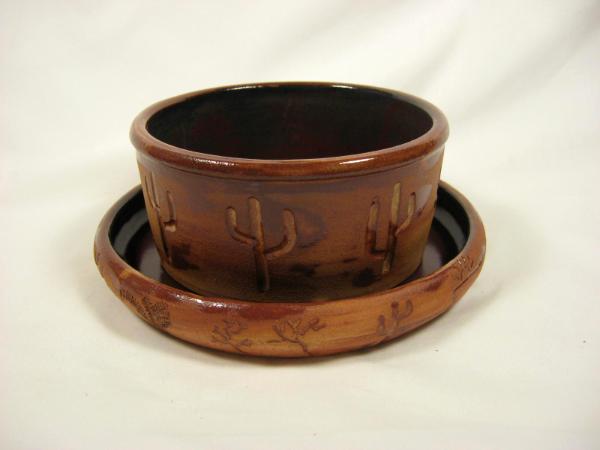 100829.LM Cactus Planter w/ Southwest Carvings