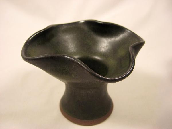 120530.K Clover-Style Flower Vase with Matte Green Glaze