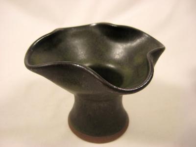 120530.K Clover-Style Flower Vase with Matte Green Glaze 120530.K Clover-Style Flower Vase with Matte Green Glaze