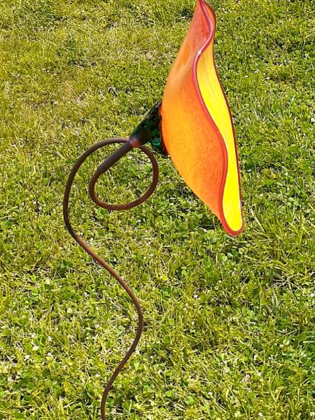#05082505 Garden Flower 33'' HX9''WX8''D $90.00
