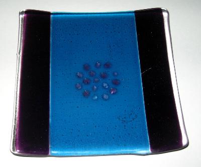 Purple and blue garlic and oil plate Purple and blue garlic and oil plate