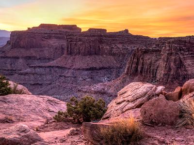 Sunrise Panorama over Shafer Canyon (Click for full width) Sunrise Panorama over Shafer Canyon (Click for full width)