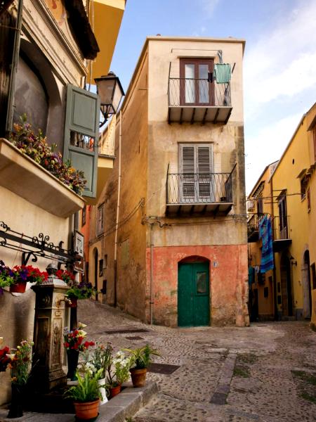 Little Building, Cefalu