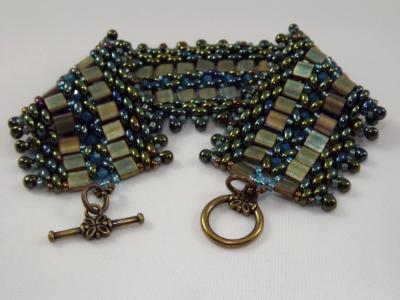 B-47 iris-green two-holed bead bracelet B-47 iris-green two-holed bead bracelet