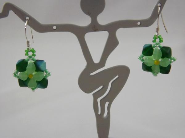 E-116 Mint Green & Dark Green Flower Earrings