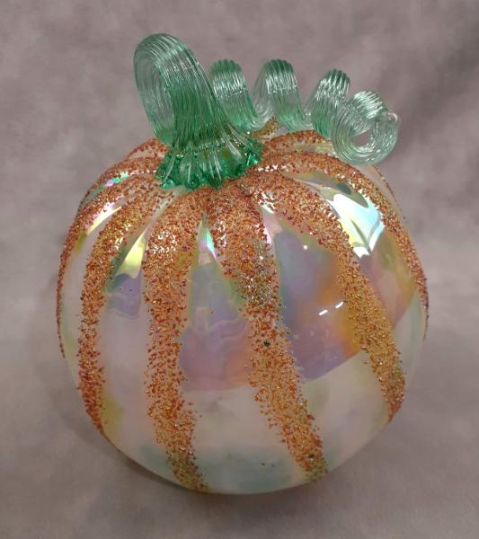 #09162545 Lg Pumpkin 5'' to 6'' Iridised $65.00