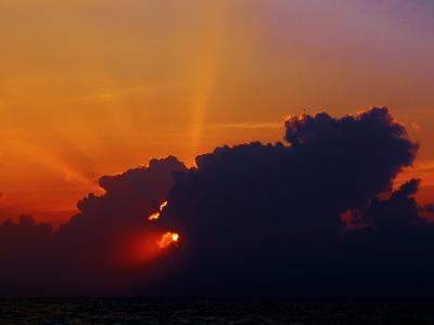 march 18,2023 moments before the sun disappears manasota, fla