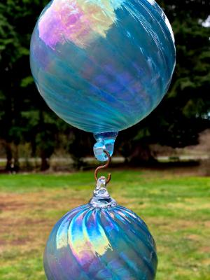 #02202602 Three Hanging Ball Sculpture LG-5.5'' Med-4.5'' Sm-3.5'' 20'' long Iridised$150.00