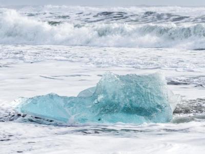 Iceberg in Surf Iceberg in Surf