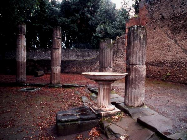 Pompei birdbath