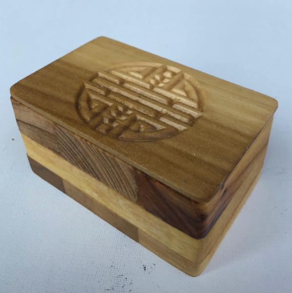 Box Asian design lid  (SOLD)