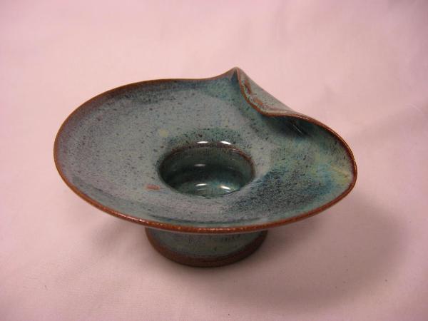 120601.A Flower Vase with Wave Design