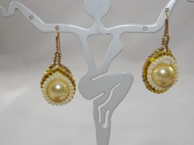 E-55 Pale Yellow Pearl & Bead Earrings E-55 Pale Yellow Pearl & Bead Earrings
